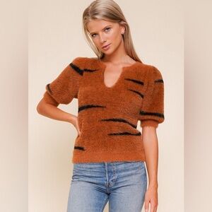 Short sleeve animal stripe sweater